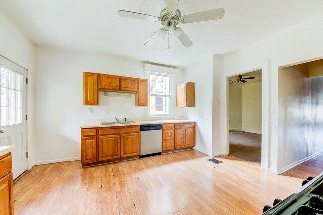 Building Photo - AVAILABLE NOW - Huge, Beautiful 5+ Bedroom...