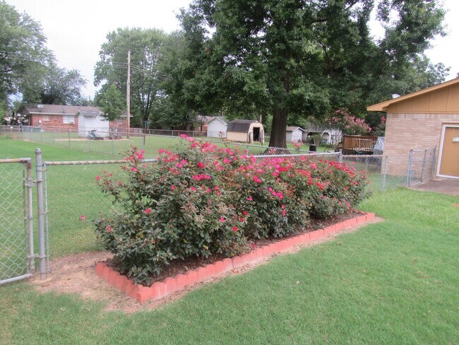 Foto del edificio - Questions call Peggy Goodman 501 676 1758