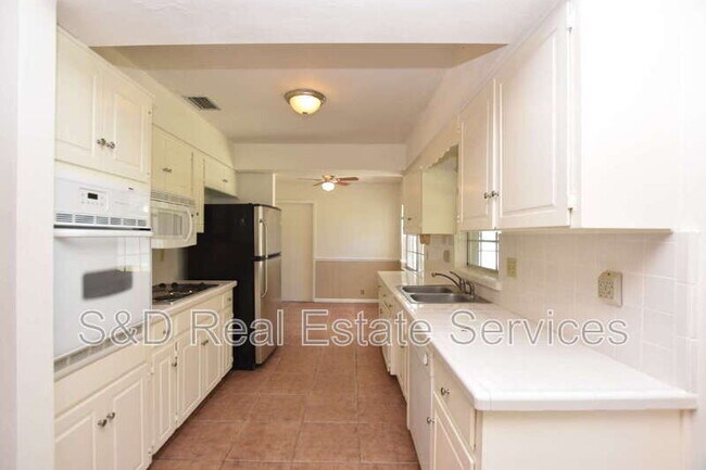Foto del edificio - 204 Chaucer Ln