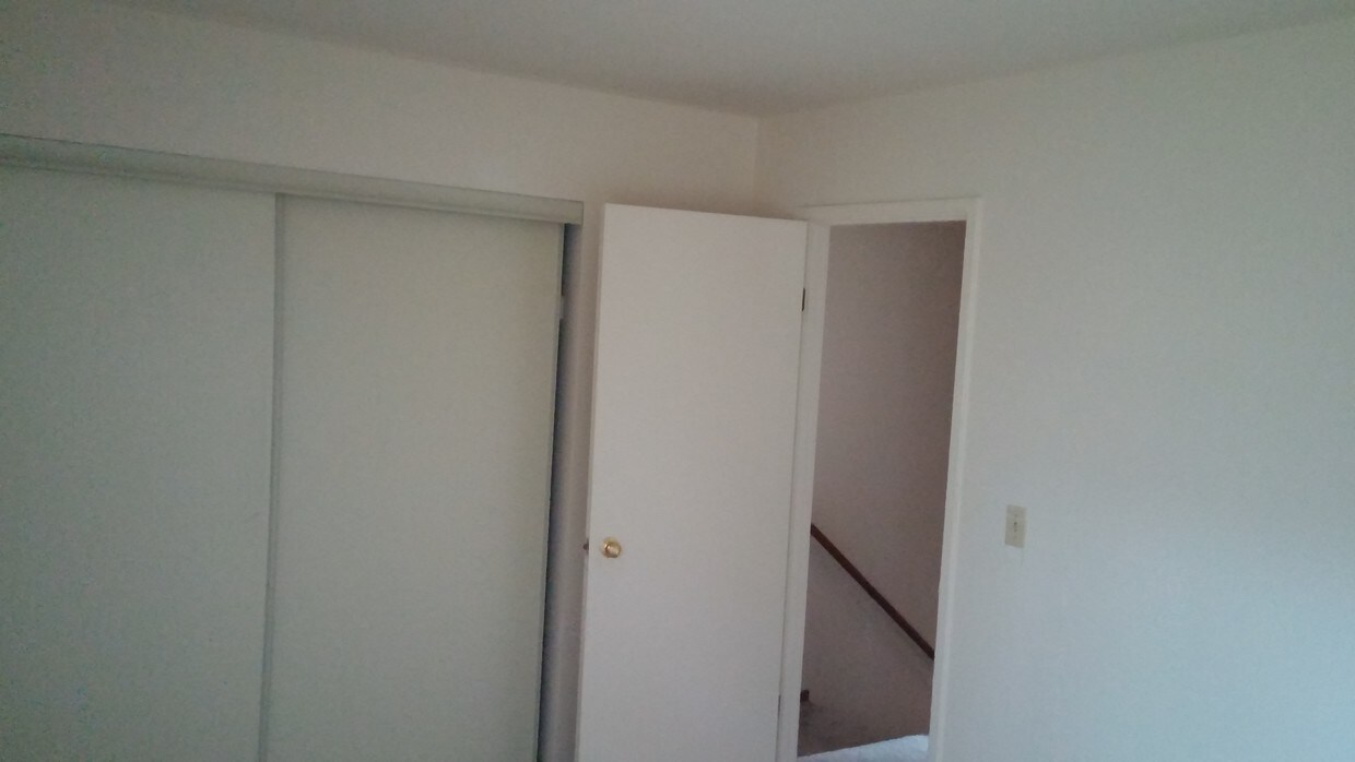 Building Photo - 101 Crolls Garden Ct