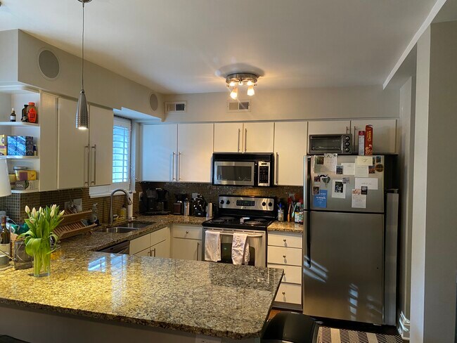 Building Photo - 227 N Dotger Ave