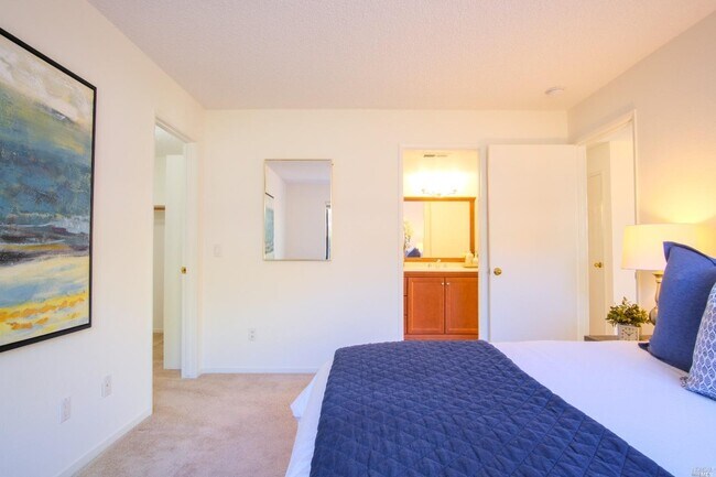 Primary bedroom with walk in closet - 15 Hector Ln