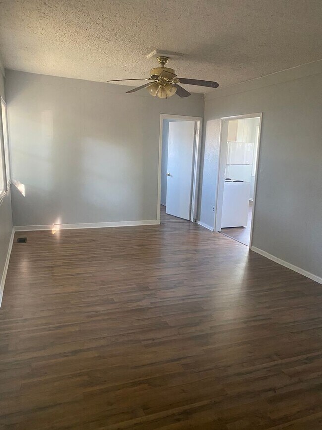 Building Photo - Charming 3+bedroom, 1bath ranch home with ...