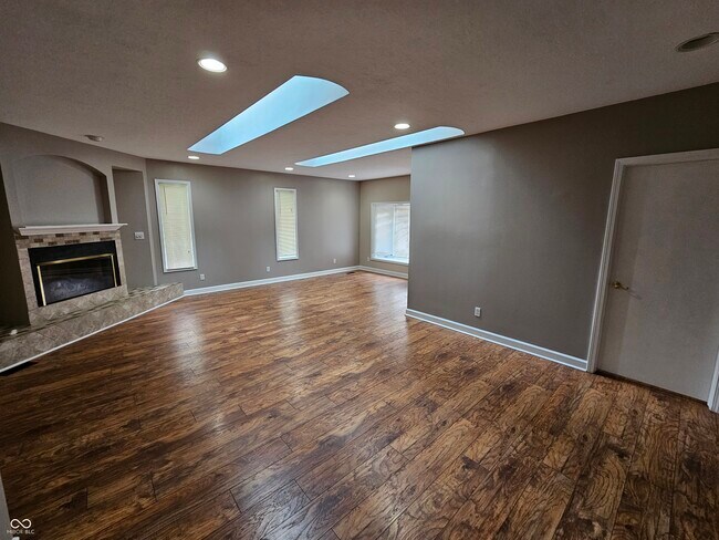 Foto del edificio - 945 Fox Hill Dr