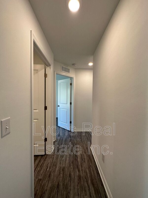Foto del edificio - 3455 Nashville Ln