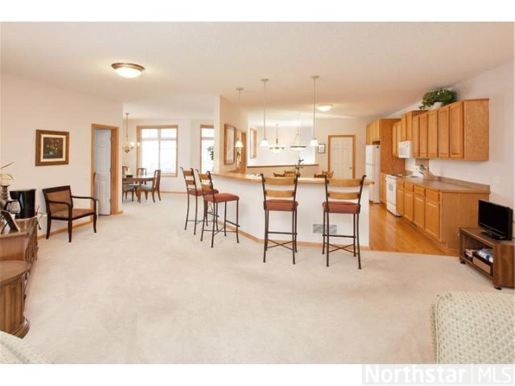 Kitchen with peninsula - 15281 Jeffers Pass NW