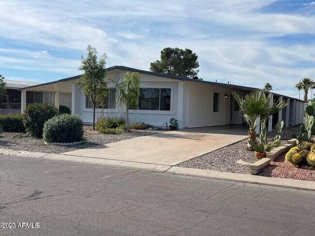 Foto del edificio - 8930 E Olive Ln N