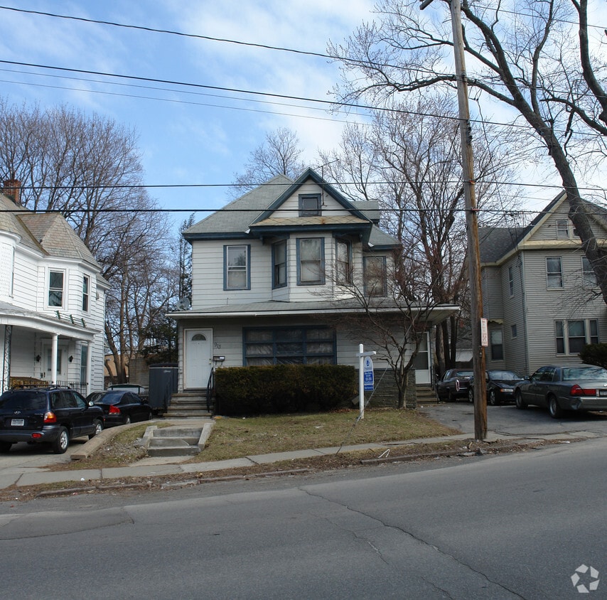 913 Nott St, Schenectady, NY 12308 Apartments in Schenectady, NY