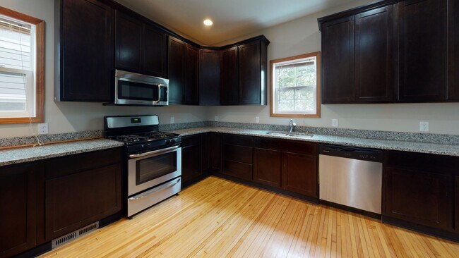 Foto del edificio - 1018 16th Ave SE