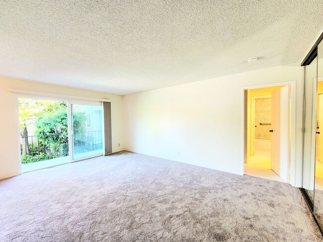 Building Photo - Pet Friendly 1 bedroom unit