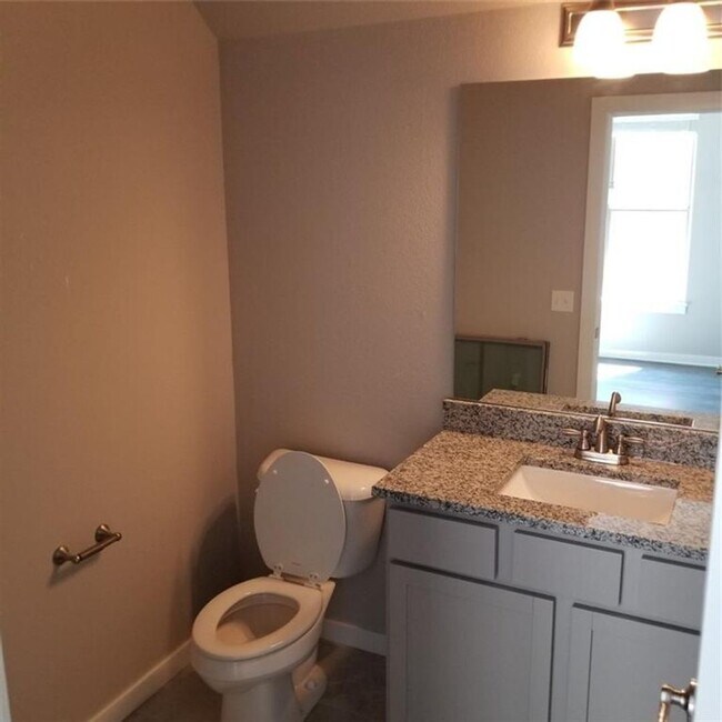 Foto del edificio - Nice 3 bedroom 3.5 bath near campus in Fayetteville