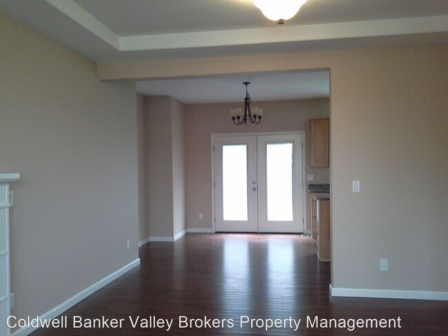Building Photo - 4 br, 2.5 bath House - 2642 Newton St