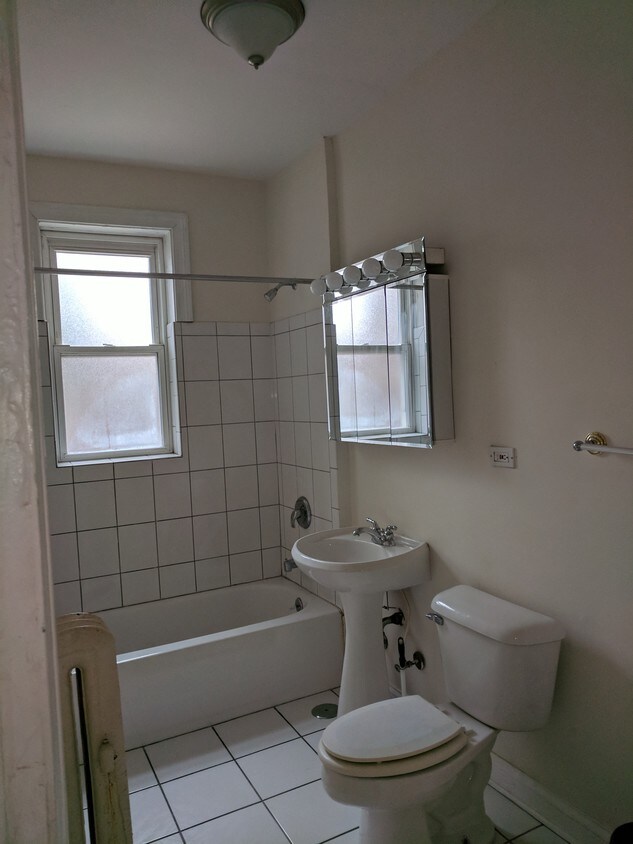 Bathroom - 2111 W Caton St