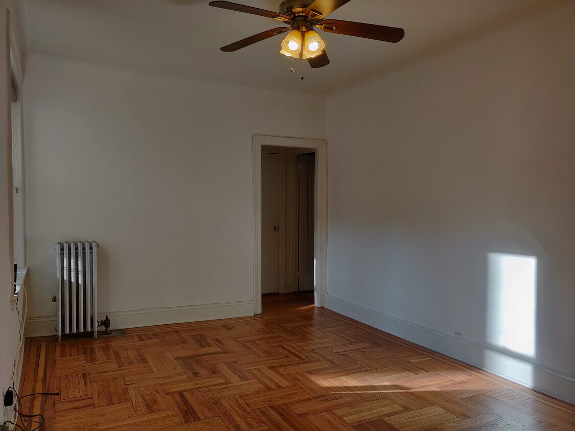 Primary Photo - 3716 83rd St Apt 2G