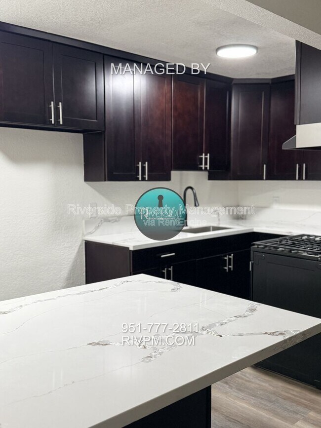 Foto del edificio - 24146 Atwood Ave