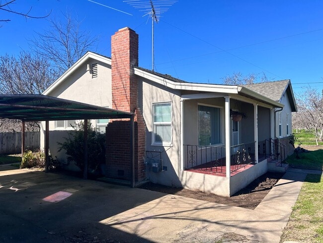 Building Photo - Super Cute 3 Bedroom/1 Bath Country Home i...