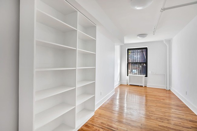 Foto del edificio - 305 West 29th Street