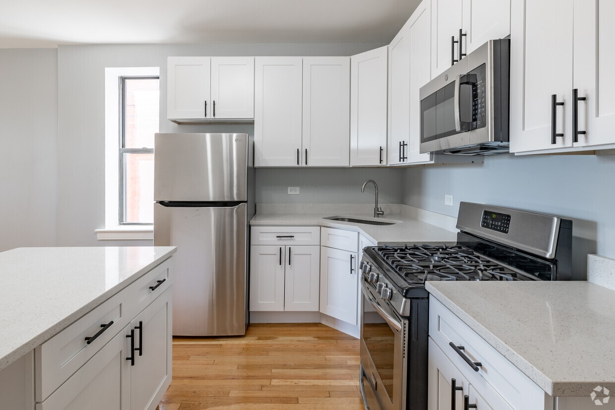3BR, 1BA - Kitchen - 2957 W Division St