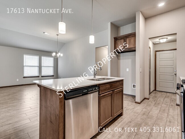 Foto del edificio - 17613 Nantucket Ave