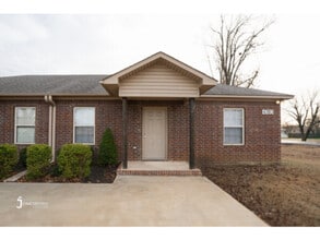 Building Photo - 4702 Mitchell Dr