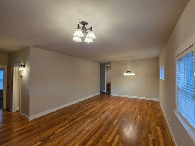 Building Photo - 2423 NW Awbrey Rd