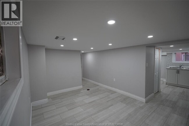 Building Photo - 1529 Elsmere Ave