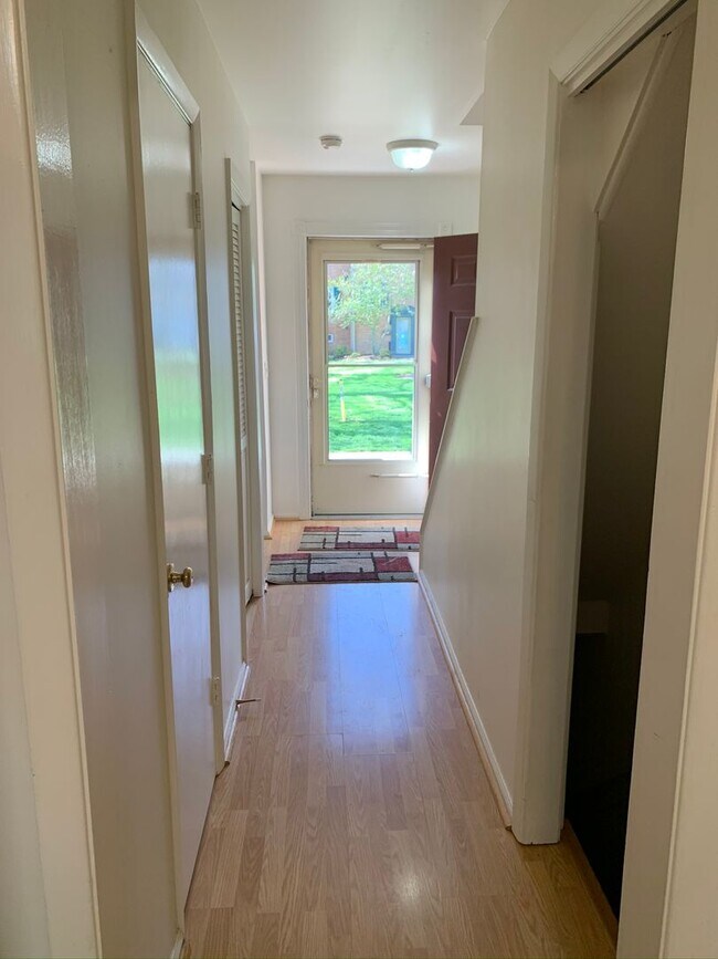 Foto del edificio - End Townhome In Oak Manor Community