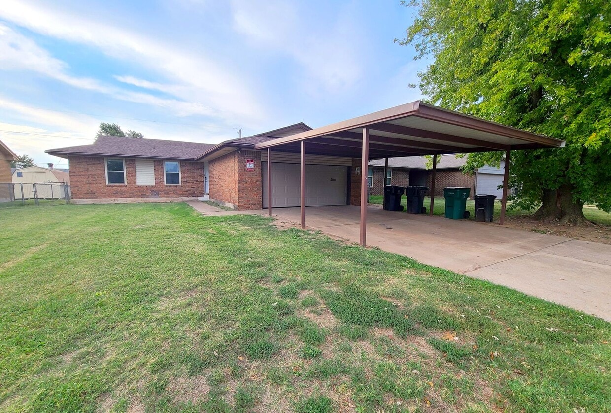 Primary Photo - Updated home in SW OKC