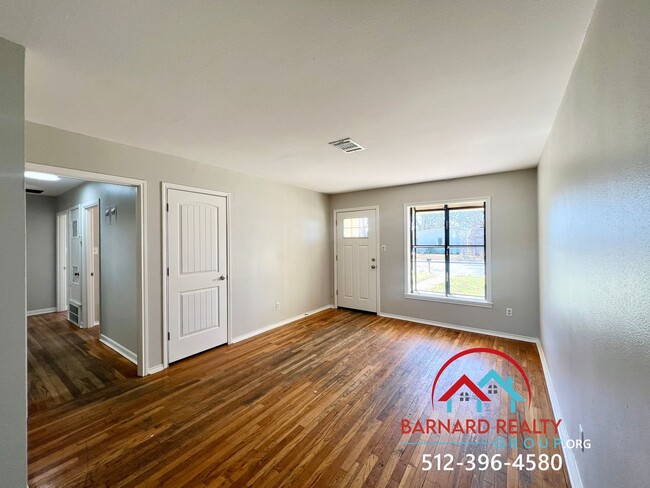 Foto del edificio - Available NOW: Beautifully Remodeled 3/1.5...