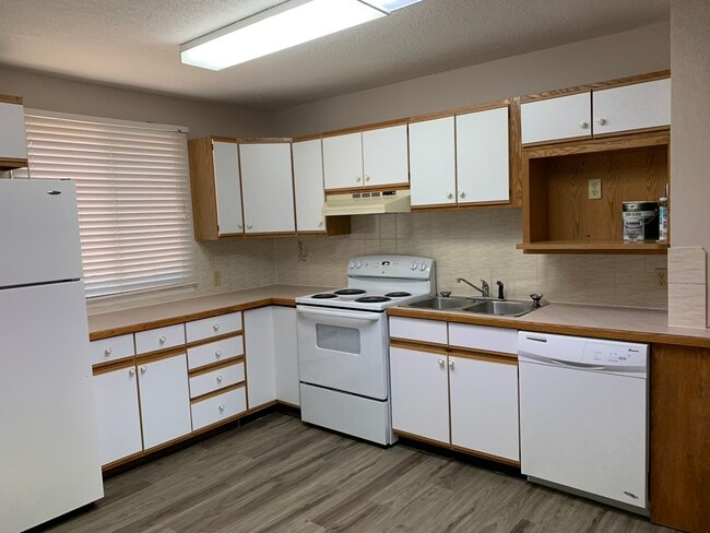 Cuisine - 235 28 St S