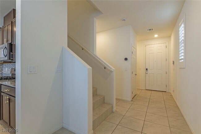 Foto del edificio - 5161 Birchland Mnr Ave