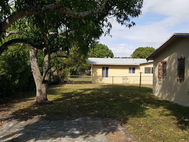 Building Photo - 1721 NW 27th Terrace