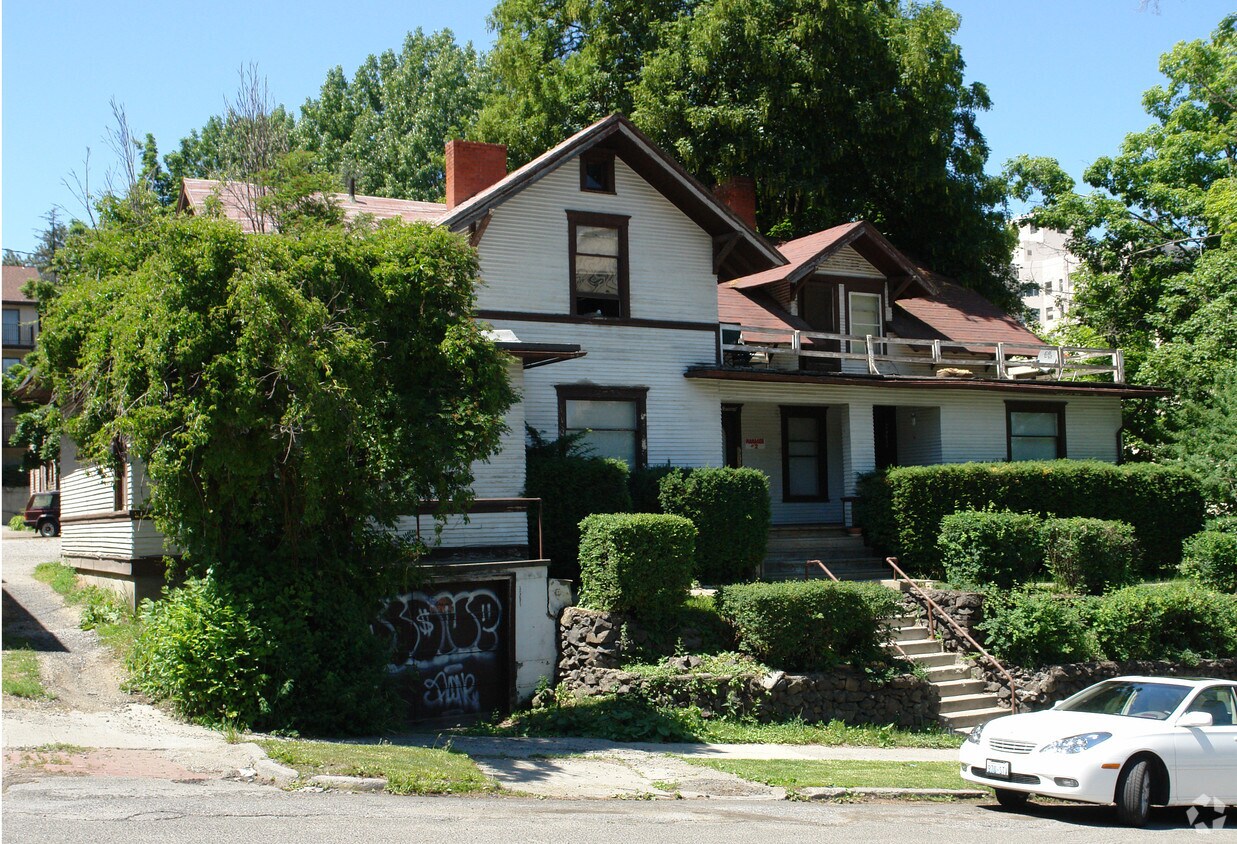 Primary Photo - 606 S Howard St
