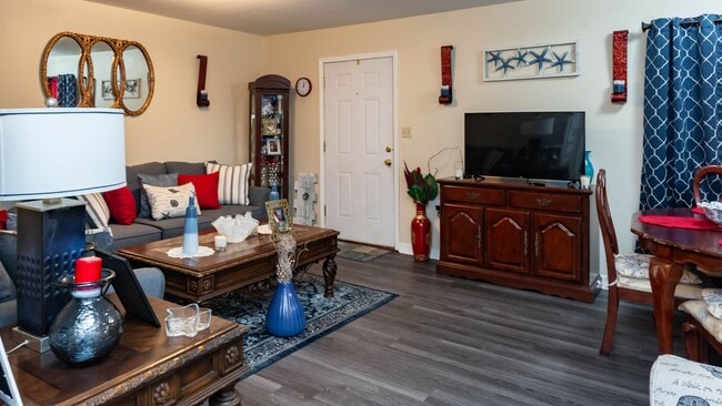 Building Photo - Magnolia Manor Apartment Homes