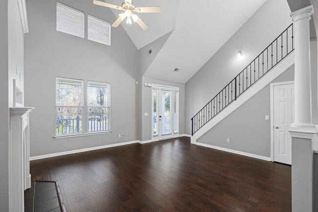 Foto del edificio - 1323 Island Ridge Dr