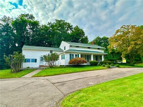 Building Photo - 1253 Fairport Rd