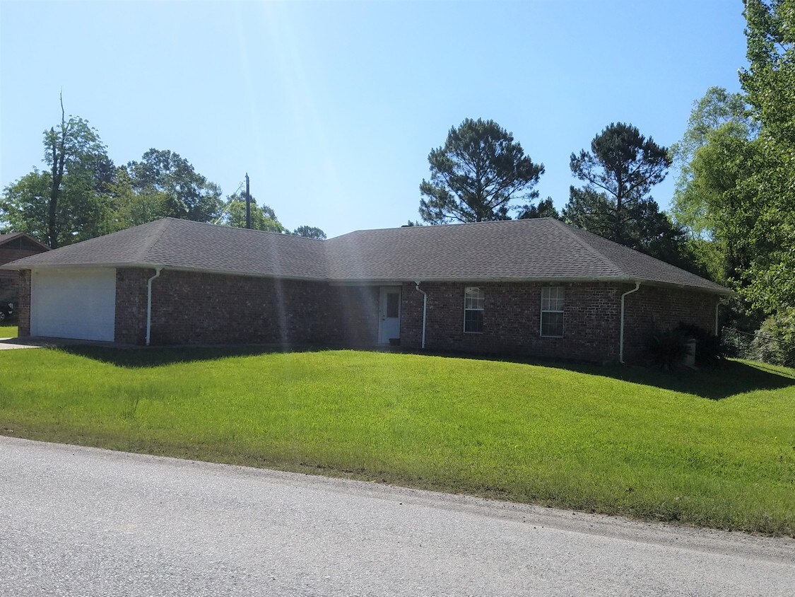 1300 Jeane Chapel Rd, Leesville, LA 71446 House Rental in Leesville