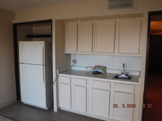 Building Photo - Waikiki Park Hts 1/1 Apartment