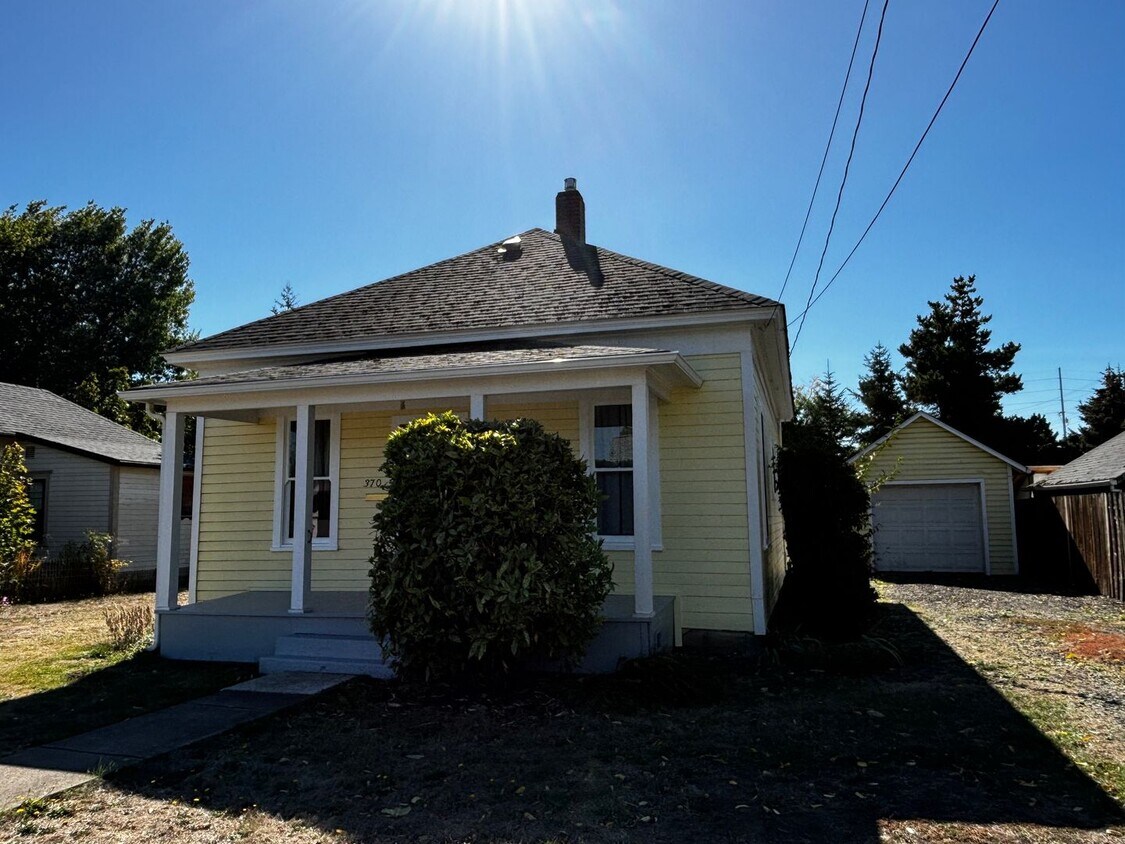Building Photo - Charming 2-Bedroom, 1-Bathroom Home!