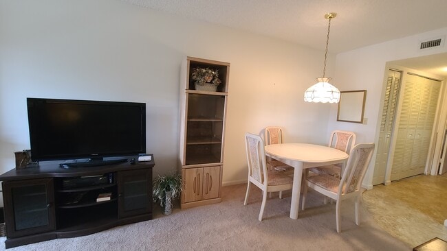Foto del edificio - 510 SW South River Dr