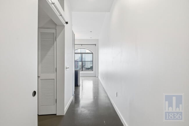 Building Photo - 507 Sabine St