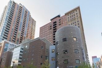Building Photo - 40 E 9th St