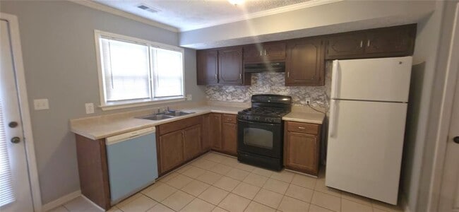 Foto del edificio - 1380 Kennesaw Trace Ct