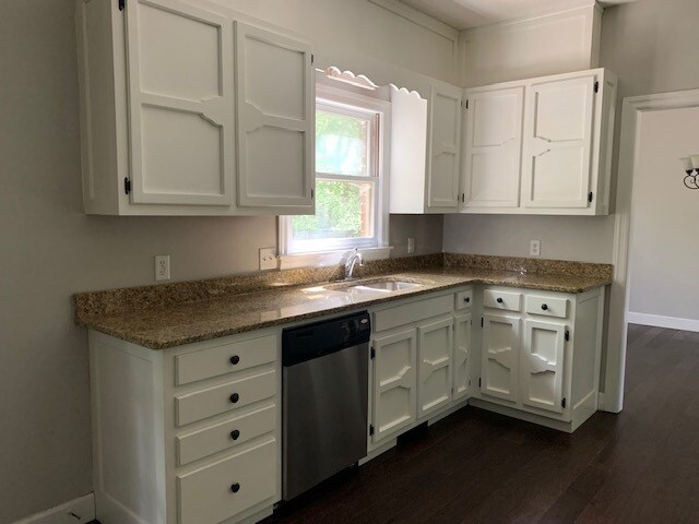 Building Photo - Nice Three Bedroom Brick Home in Quiet Nei...