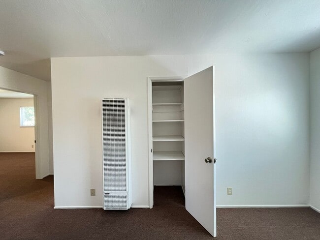 Building Photo - EBS T 1172-1176