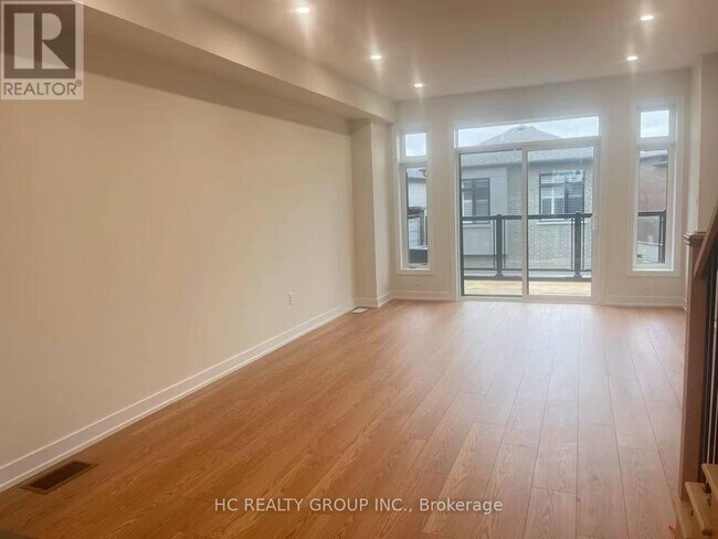 Photo du bâtiment - 1810 Donald Cousens Pkwy