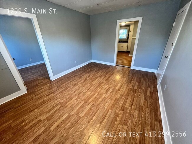 Foto del edificio - 1299 S Main St