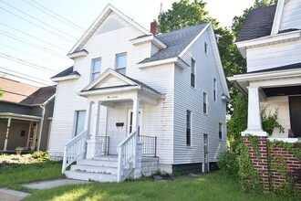 Building Photo - 116 N Notre Dame Ave