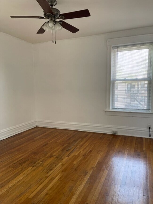 Foto del edificio - 6025 Pershing Ave