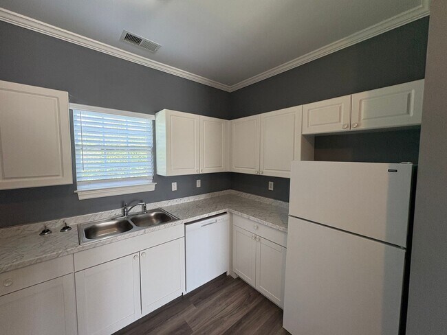 Building Photo - 1 bed, 1 bath for rent!
